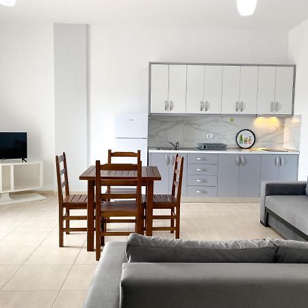 Family Apartments Himara 外观 照片