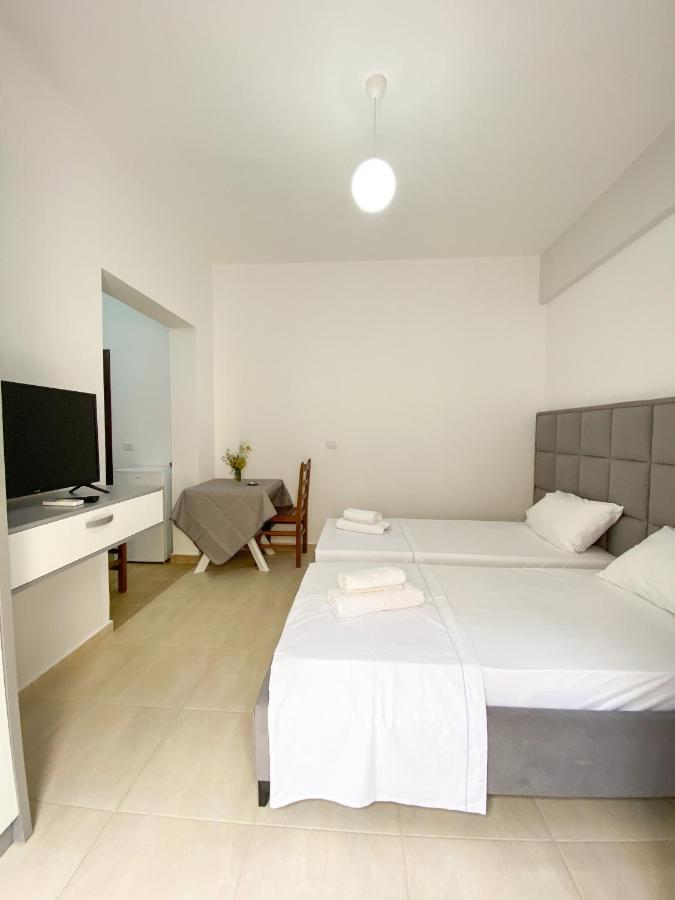 Family Apartments Himara 外观 照片