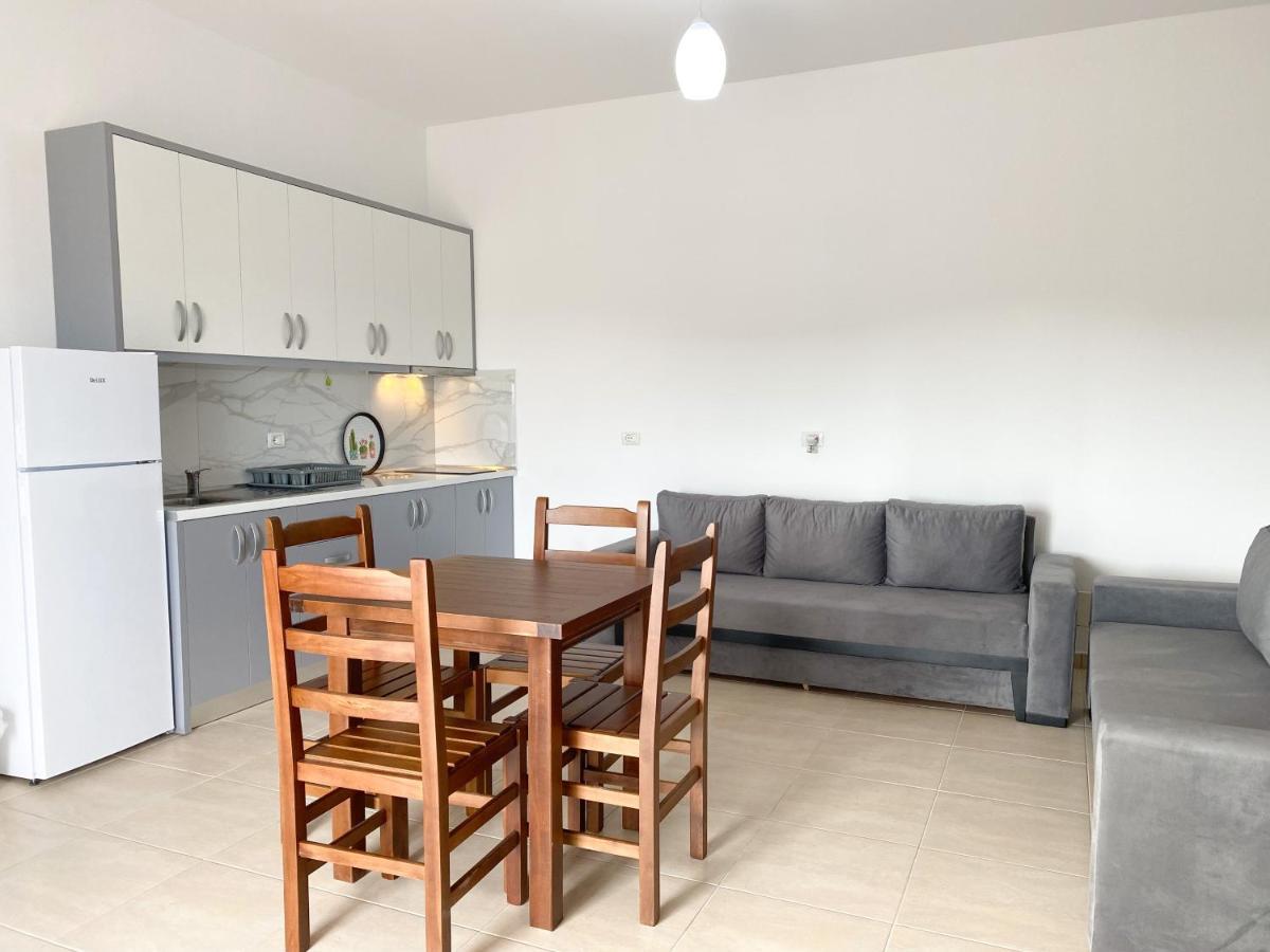 Family Apartments Himara 外观 照片